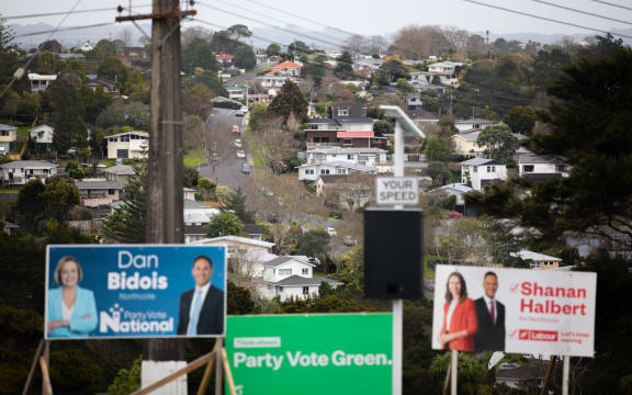 A collection of election billboards on a main thoroughfare in Birkdale/Birkenhead in the Northcote electorate.