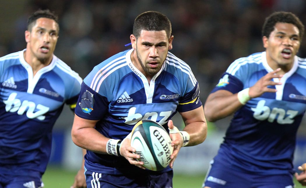 Former Auckland Blues lock Kurtis Haiu (centre) who has died of cancer.  He was 31.