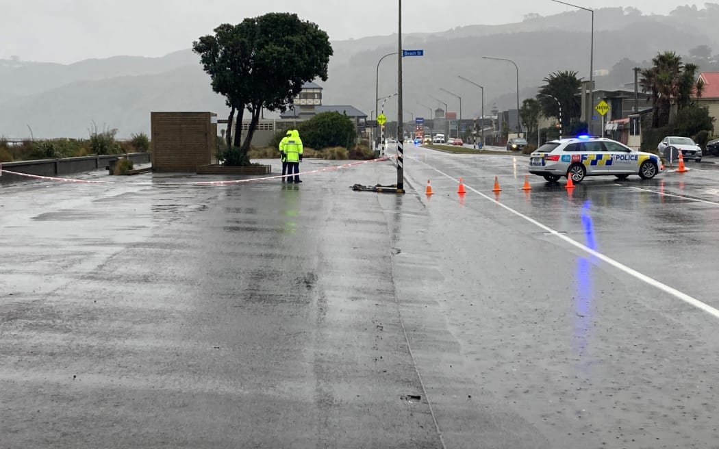 The Petone Esplanade in Lower Hutt is closed as police make enquiries into an unexplained death.