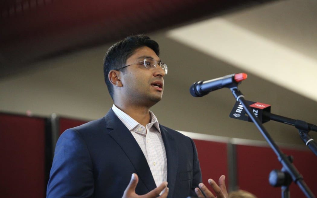 Shamubeel Eaqub at a housing meeting in Auckland May 2016