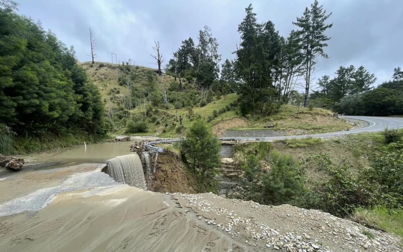 Cyclone Hale weakening, multiple roads still closed | RNZ
