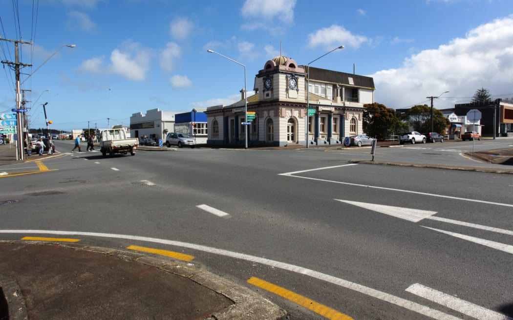 The Greenways Trust team makes its way back from the town centre to home base at the Old Dargaville Post Office at the SH12/Normanby Street and Hokiranga Road intersection.