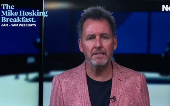 Mike Hosking calls out the PM for cancelling her weekly interview with her.