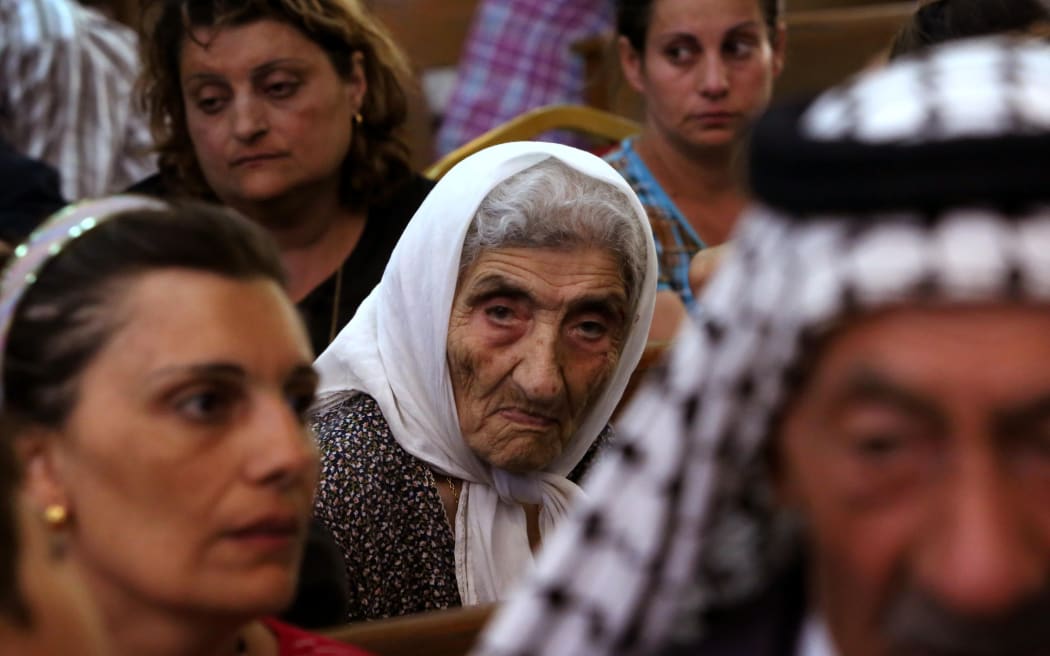 Gunmen from the Sunni Muslim Islamic State (IS) have seized Qaraqush, Iraq's largest Christian town.