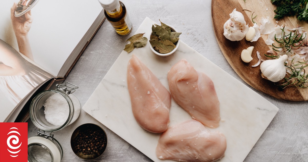 Freeze chicken, remove skin: Expert's top tips for avoiding deadly campylobacter - Vimarsana News