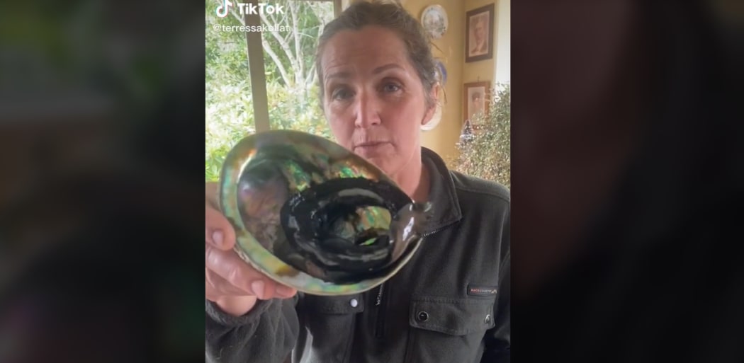 Terressa Kollat doesn't like wasting anything and in this TikTok video advises people on what to do with the guts of pāua.