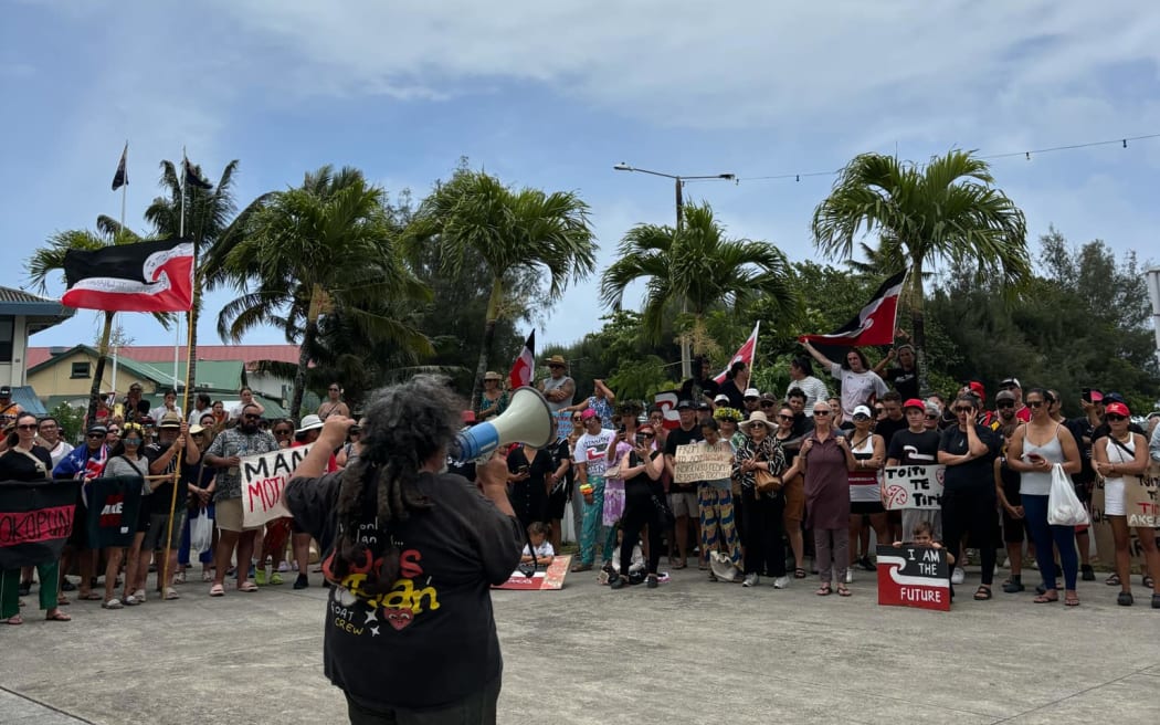 Hundreds gather in Rarotonga in solidarity for Tangata Whenua.