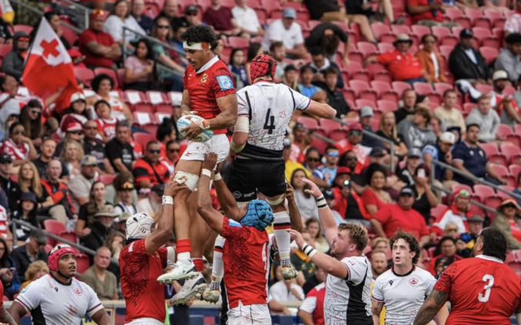 Tonga win a lineout against Canada in Pacific Nations Cup.