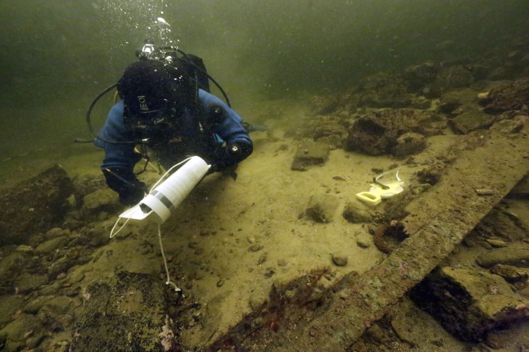 Kurt Bennett recording the Endeavour shipwreck.