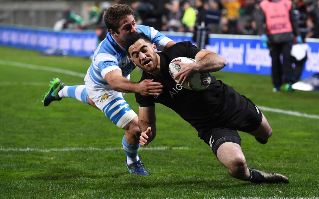 All Blacks wing Nehe Milner-Skudder scores a try.