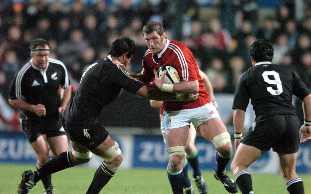 Lions lock Simon Shaw is about to be tackled by Maori All Blacks lock Ross Filipo with Greg Feek and Piri Weepu in support, 2005.
