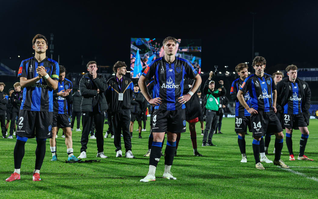 Auckland thank their fans.