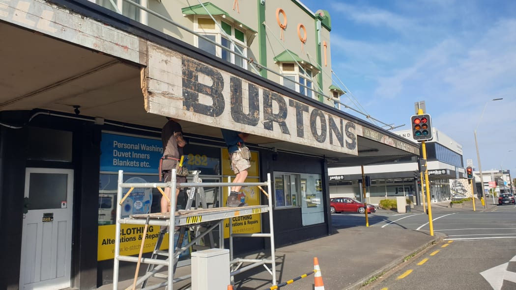 Work on the East End Building in New Plymouth.