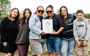 Joana's sisters with some of her tamariki