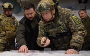 This handout photograph taken and released by the Ukrainian Presidential Press Service on November 30, 2023 shows Ukrainian President Volodymyr Zelensky (C-L) and Colonel General Oleksandr Syrskyi (C-R) visiting of Ukraine's army command post in Kupiansk, Kharkiv region. (Photo by Handout / UKRAINIAN PRESIDENTIAL PRESS SERVICE / AFP) / RESTRICTED TO EDITORIAL USE - MANDATORY CREDIT "AFP PHOTO / UKRAINIAN PRESIDENTIAL PRESS SERVICE" - NO MARKETING NO ADVERTISING CAMPAIGNS - DISTRIBUTED AS A SERVICE TO CLIENTS