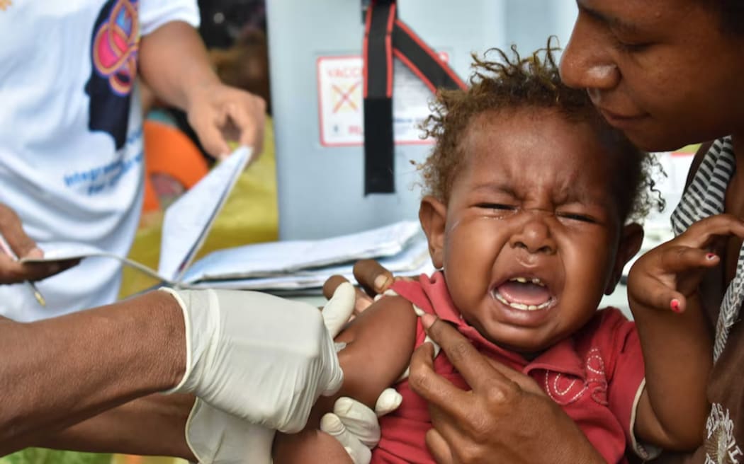 The WHO and UNICEF have launched an immunisation drive in PNG to bring the outbreak under control. (Supplied: UNICEF/PNG/Chamber)