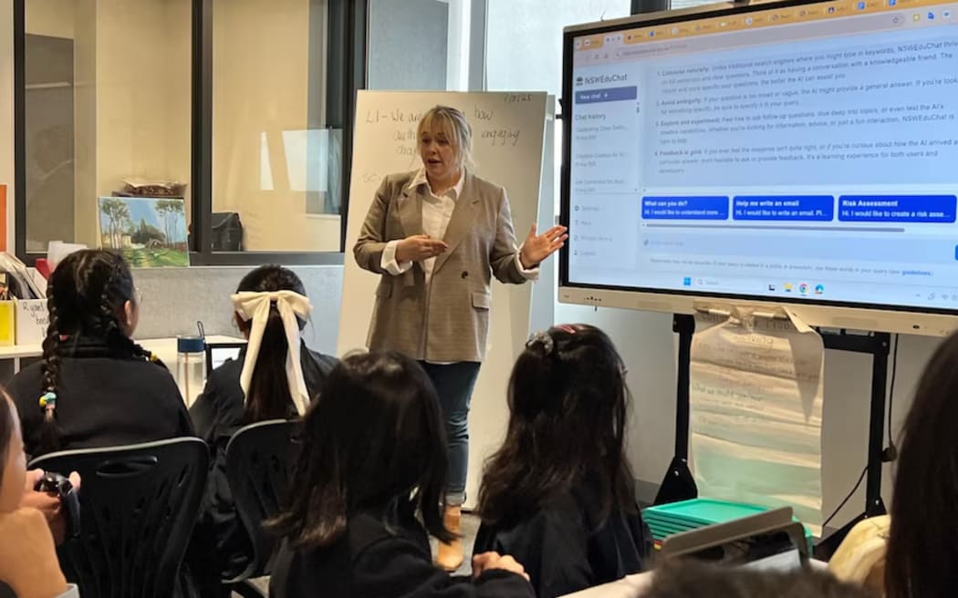 Assistant principal at Chatswood Public School Isobel McLoughlin teaching her students how to use EduChat.