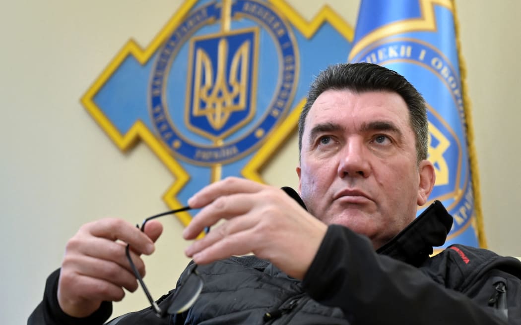 Secretary of the National security and defence council of Ukraine Oleksiy Danilov answers AFP journalists' questions during an interview in his office, in Kiev on December 24, 2021. "Putin wants to destroy Ukraine" but he will not succeed as all Ukrainians will resists in the event of a Russian invasion, a country's top security aide told AFP in an interview. (Photo by Sergei SUPINSKY / AFP)