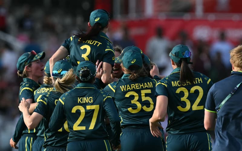 Australia dominate England to take T20 World Cup | RNZ
