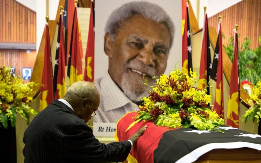 Sir Michael Somare at the coffin of fellow former PNG Prime Minister Sir Mekere Morauta.