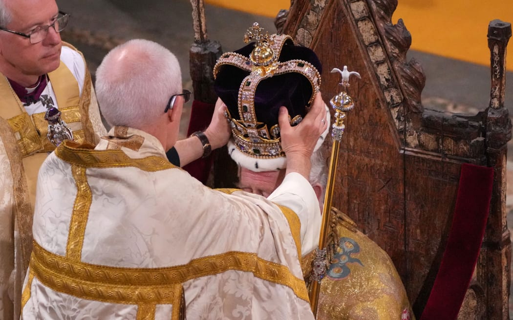 The Archbishop of Canterbury Justin Welby places the St Edward's Crown onto the head of Britain's King Charles III during the Coronation Ceremony inside Westminster Abbey in central London on May 6, 2023. - The set-piece coronation is the first in Britain in 70 years, and only the second in history to be televised. Charles will be the 40th reigning monarch to be crowned at the central London church since King William I in 1066. Outside the UK, he is also king of 14 other Commonwealth countries, including Australia, Canada and New Zealand. Camilla, his second wife, will be crowned queen alongside him and be known as Queen Camilla after the ceremony. (Photo by Aaron Chown / POOL / AFP)