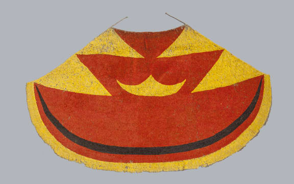 Ahu ula (feather cloak) belonging to Liholoho, Kamehameha II, Early 19th century. Feathers, fibre, painted barkcloth (on reverse). 207 cm
Museum of Archaeology and Anthropology, University of Cambridge