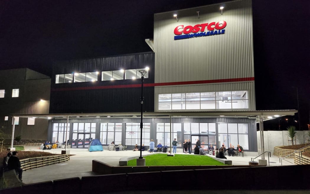 Costco union members win pay deal above the living wage RNZ News