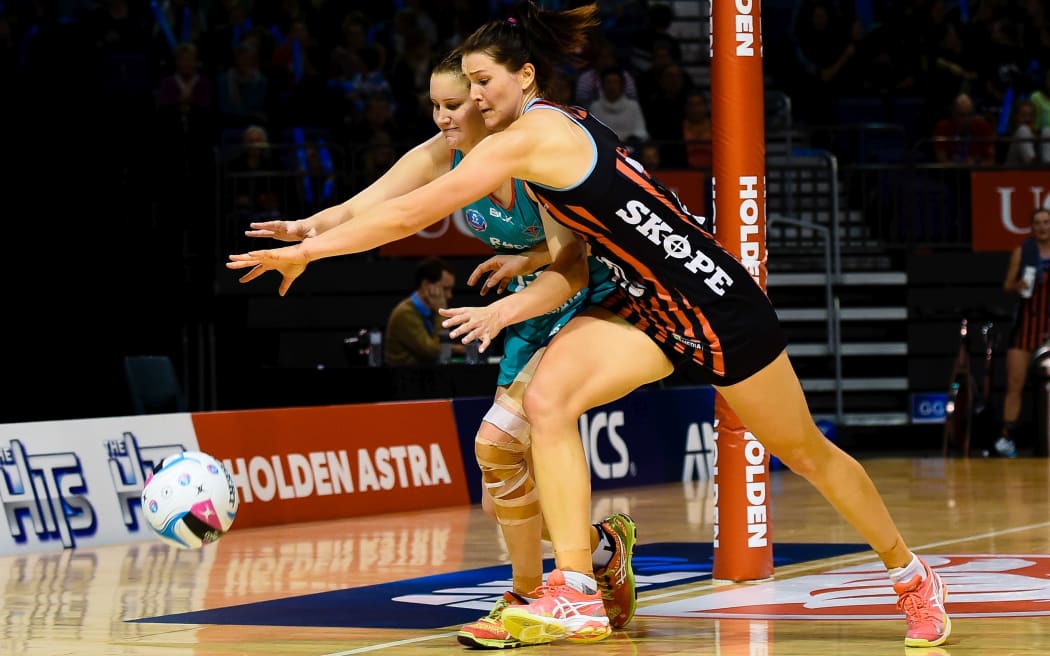 Tactix captain Jess Maclennan contesting the ball in the former trans-Tasman competition