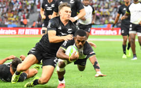 Fijis's Terio Veilawa scores a try during the pool A HSBC World Rugby Sevens Series men's rugby match between New Zealand and Fiji at the DHL stadium in Cape Town on December 6, 2025. (Photo by Rodger Bosch / AFP)