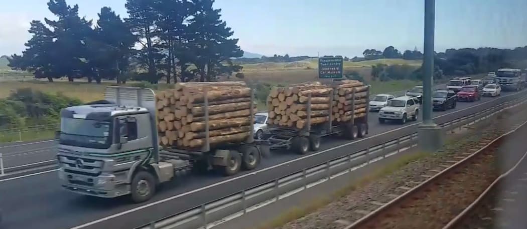 Traffic on McKay's Crossing in Kapiti