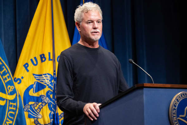 US actor Eric Dane speaks about his ALS diagnosis during a news conference to discuss health insurance at the Department of Health and Human Services Headquarters in Washington, DC, on June 23, 2025. During the press conference Kennedy and Oz announced a plan they hope will streamline pre-authorizations for health procedures by health insurance providers. (Photo by SAUL LOEB / AFP)