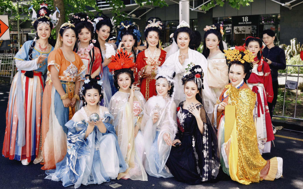 Joyee Hanfu Chinese Dance Group at the Farmers Santa Parade 2024