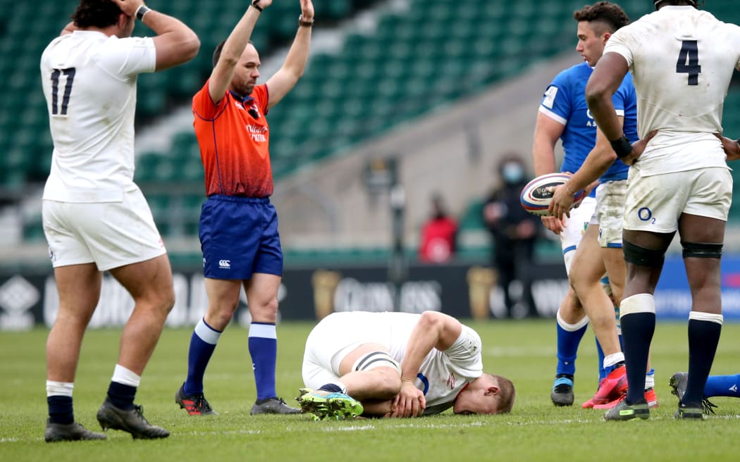 England’s Jack Willis injured after a crocodile roll in a 6 Nations match.