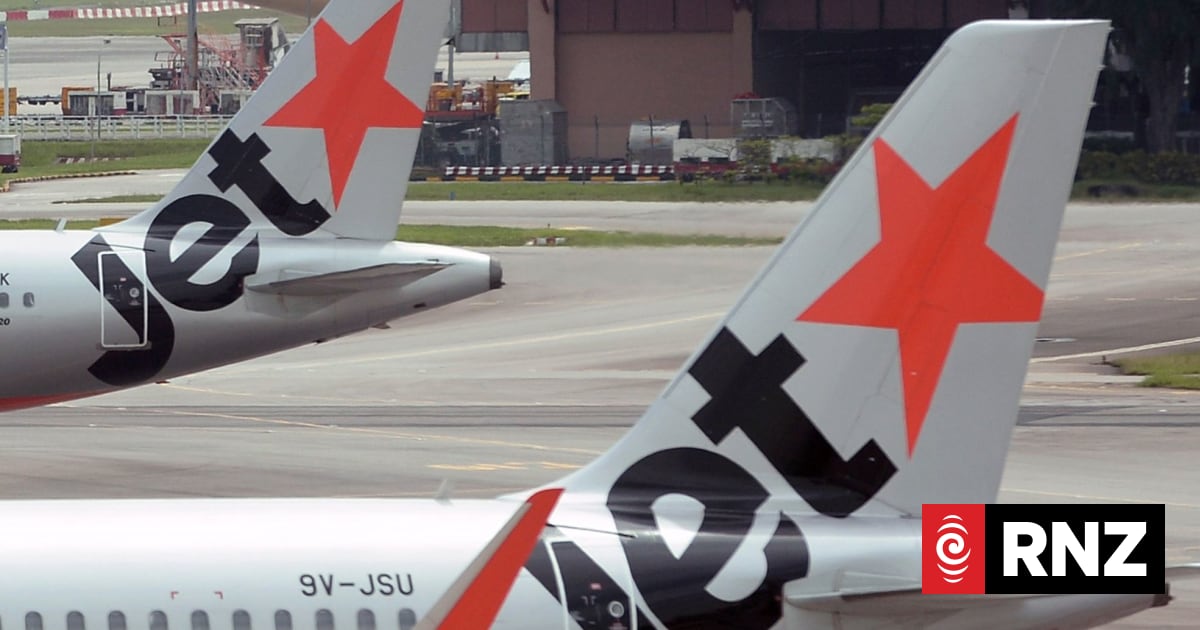 Jetstar to charge new fees for using overhead lockers for carry-on