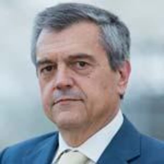 Head shoulders photo