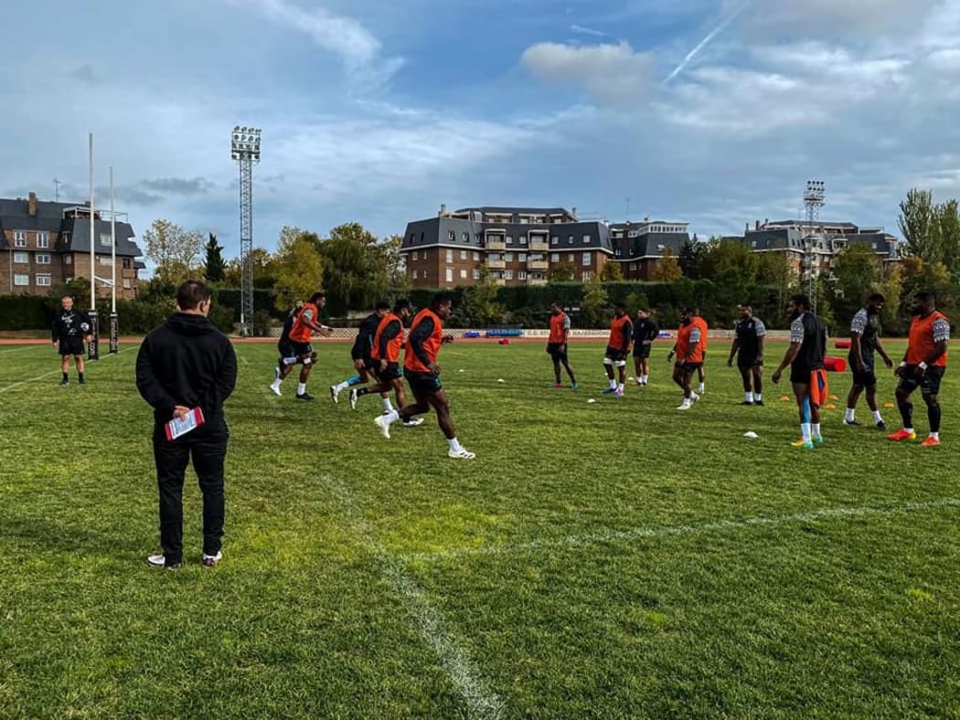 Gareth Baber watches on during Fiji training.