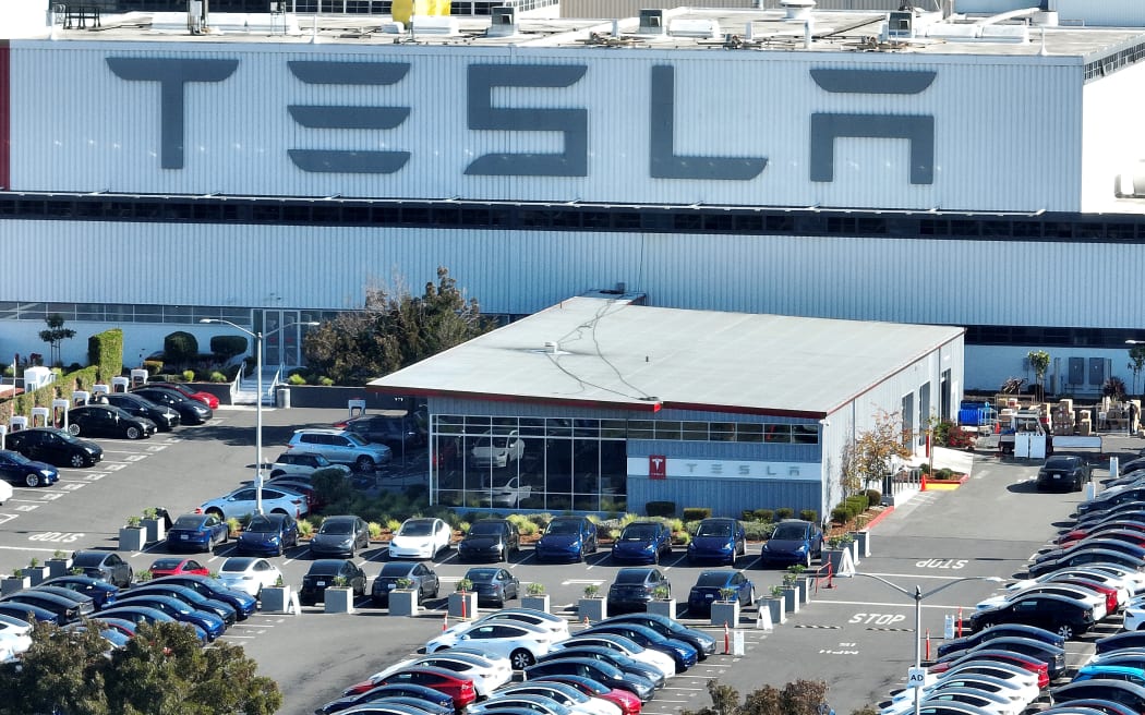 Elon Musk's Tesla recalls two million cars in US over Autopilot defect -  BBC News