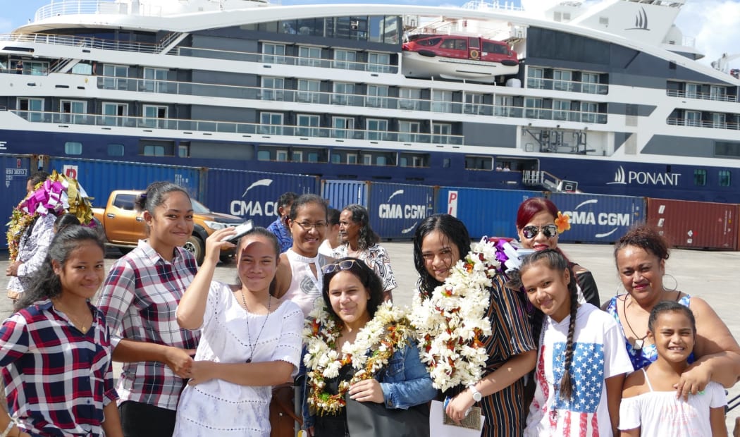 Returning residents leave quarantine on ship