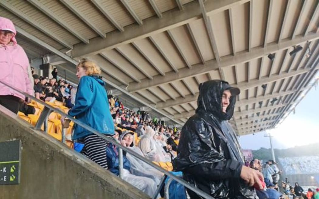 Disappointed Elton John fans leave Mt Smart