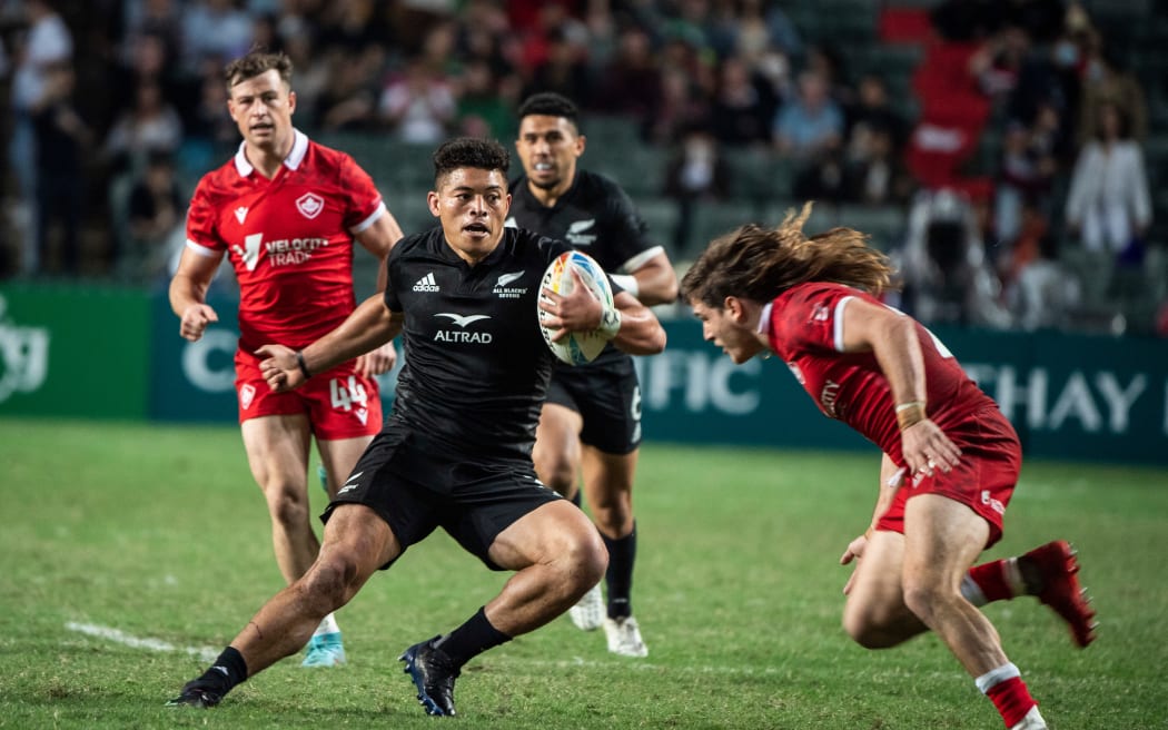 New Zealand's Tone Ng Shiu runs with the ball against Canada at the Hong Kong Sevens.
