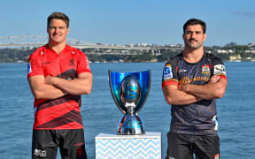 Captains photo with Super Rugby Pacific trophy, Scott Barrett of the Crusaders and Luke Jacobson of the Chiefs.