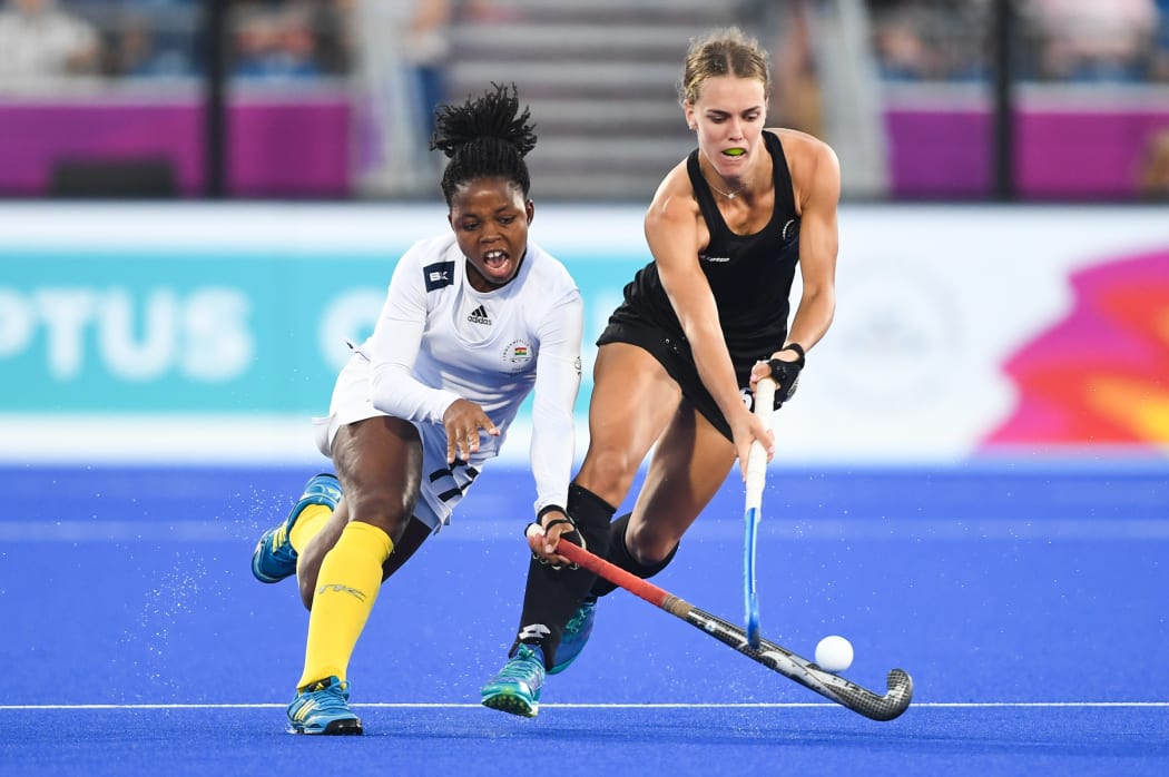 6th April 2018, Gold Coast Hockey Centre, Gold Coast, Australia; Commonwealth Games day 2; Lydia Afriyie of Ghana battles with Frances Davies of New Zealand during the New Zealand versus Ghana Women's Pool B Hockey match