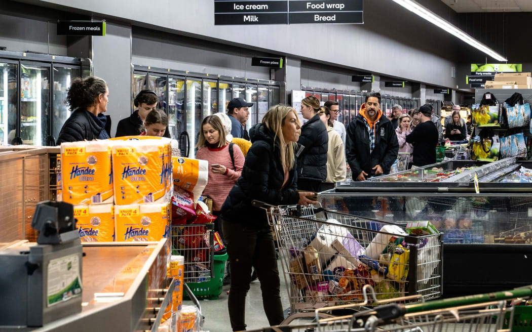 Crowds rush to Countdown supermarket in Grey Lynn, Auckland.