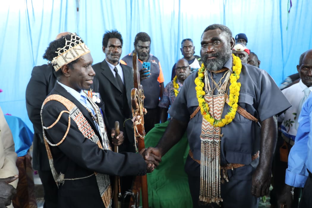 'King' Noah Musingku meets Bougainville President Ishmael Toroama at Tonu, 22 January 2021.