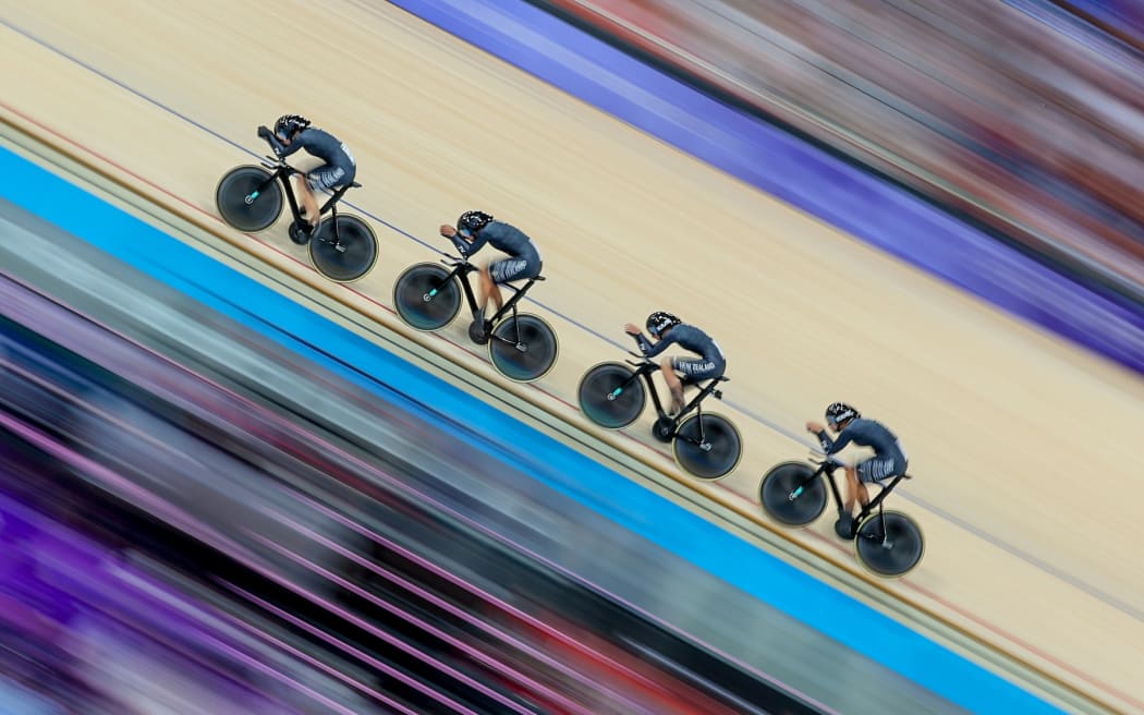 Picture by Alex Whitehead/SWpix.com - 06/08/2024 -  Paris 2024 Olympic Games - Track Cycling - National Velodrome, Saint-Quentin-en-Yvelines, France - Women’s Team Pursuit Qualifying - Ally Wollaston, Bryony Botha, Emily Shearman, Nicole Shields (New Zealand)
