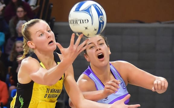 Pulse skipper Katrina Grant battles for possession with Stars shooter Maia Wilson.