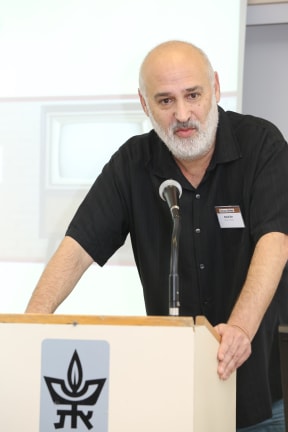 Dr Daniel Dor