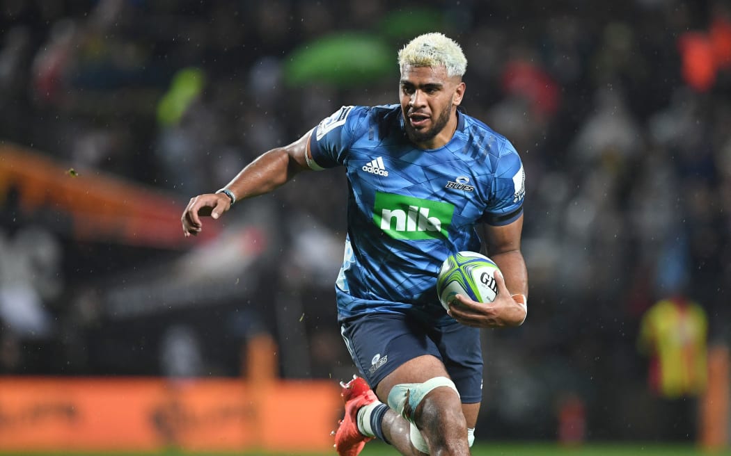 Blues forward Hoskins Sotutu.