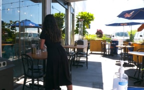 Outdoor dining in Hamilton.