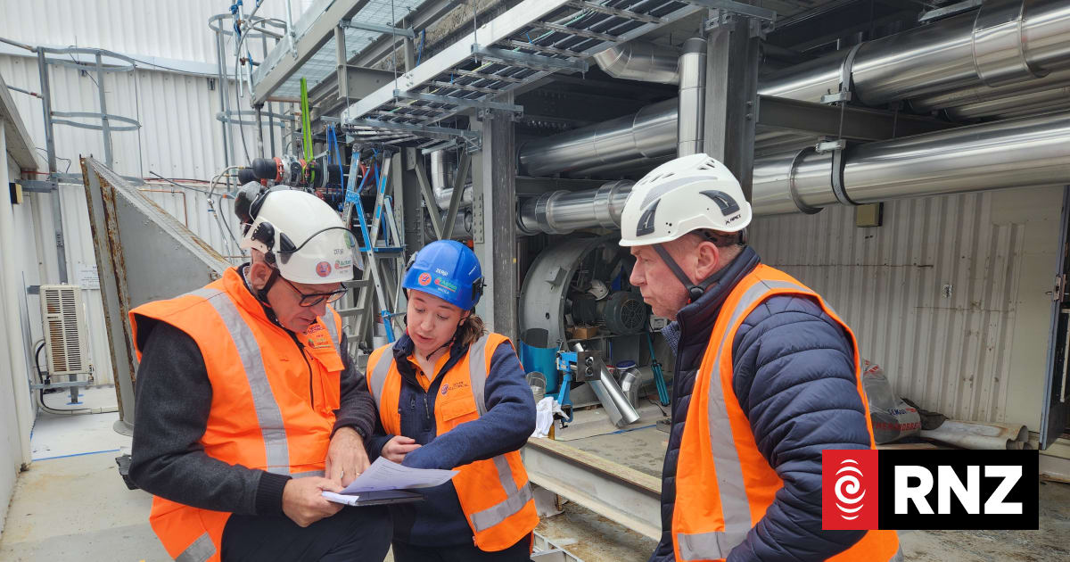 Apprenticeships should be offered at same level as degrees - training provider